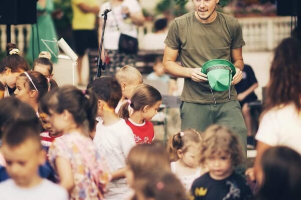 2026_02_26_Frühjahrsprogramm_Haus_der_Familie_3 Der Neu-Burghauser Dino Gluhović präsentiert einen kostenfreien Workshop und stellt sich der Burghauser Stadtgesellschaft vor. Fotocredit: Dino Gluhović