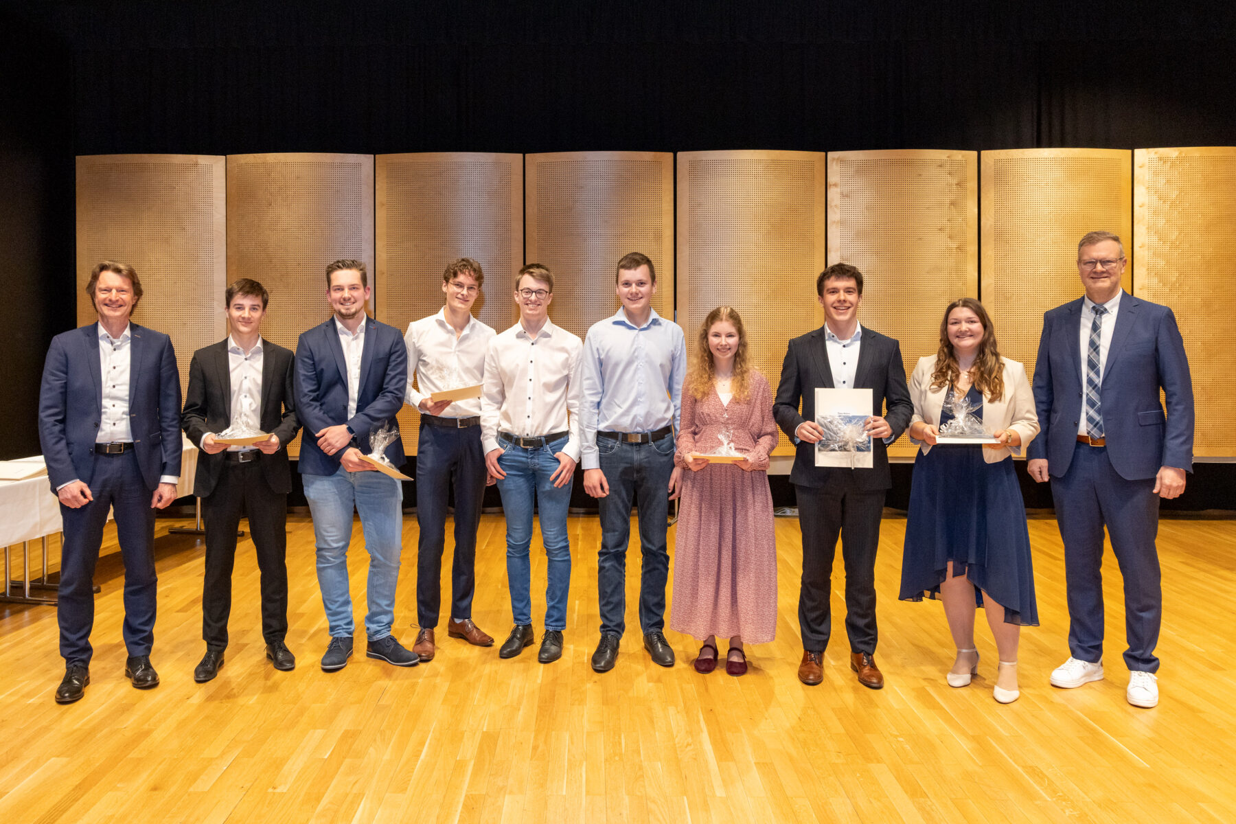 BBiW Lehrabschlussfeier 2026, Gruppe, AbsolventInnen mit Auszeichnung