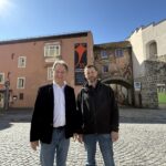 Erster Bürgermeister Florian Schneider und IG Jazz e V  Vorsitzender Alex Hauf freuen sich schon sehr auf die 55  Internationale Jazzwoche Burghausen e V  und darauf, dass die vielen Burghauser Wahlhelfer dabei sein können  Fotocredit: Stadt Burghausen / Königseder