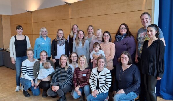 Stehen für ein gutes Miteinander, soziale Projekte und Spass: die Elternbeiräte der Burghauser Kitas und Familienreferentin Doris Graf. Fotocredit: Stadt Burghausen/Haus der Familie