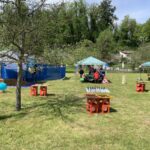 Das Spielmobil des Freizeitheims Burghausen macht Station in Raitenhaslach und sorgt mit kreativen Spielangeboten, Mitmachaktionen und viel Platz zum Austoben für einen abwechslungsreichen Nachmittag für Kinder und Familien 