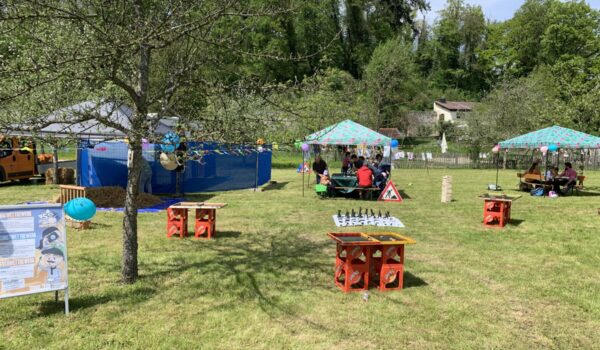 PM 64 Spielmobil Einsatz Raitenhaslach Anslinger Das Spielmobil des Freizeitheims Burghausen macht Station in Raitenhaslach und sorgt mit kreativen Spielangeboten, Mitmachaktionen und viel Platz zum Austoben für einen abwechslungsreichen Nachmittag für Kinder und Familien.