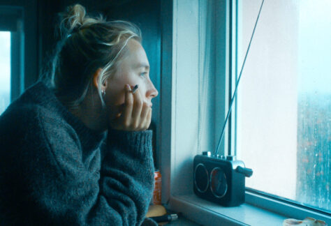 Rona (Saoirse Ronan)
