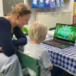 Foto: Wie viele Bananen kriegt der Affe? Das Wissenschaftsteam der Uni Tübingen testete die Vorschulkinder des Maria Ward Altstadtkindergartens auf Reaktionszeit und Zahlenverständnis  Fotocredit: Altstadtkindergarten Maria Ward