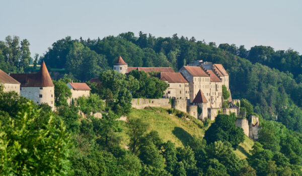 Hauptburg Westseite Die weltlängste Burg lockte im vergangenen Jahr 500.000 Besucher nach Burghausen.