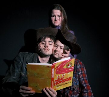 „Kultur im Kloster 2026“ beginnt am Samstag 25  April 20 Uhr im Roten Salon mit einer witzigen und originellen Lesung von Studierenden der Athanor Akademie Passau