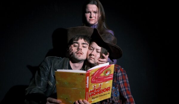 „Kultur im Kloster 2026“ beginnt am Samstag 25. April 20 Uhr im Roten Salon mit einer witzigen und originellen Lesung von Studierenden der Athanor-Akademie Passau