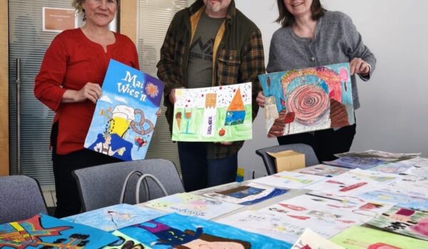 Die Jury des 1. Mai-Wies’n Malwettbewerbs (v. l.): Sabina Schneider-Reisinger, Klaus Richter und Petra Forstpointner.