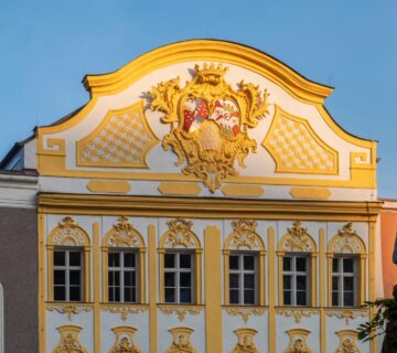 Geschichte auf Schritt und Tritt erfährt man bei der öffentlichen Altstadtführung in Burghausen, die ab 4  April wieder jeden ersten Samstag im Monat stattfindet  Fotocredit: Burghauser Touristik