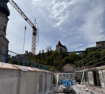 Die Generalsanierung der Hans Stethaimer Grundschule in der Burghauser Altstadt schreitet planmäßig voran  Foto Königseder