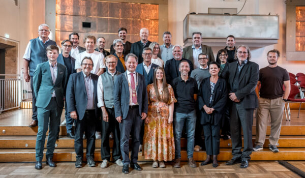 2026_05_07_Stadt_Burghausen_Neuer Stadtrat Der neue Stadtrat mit Erstem Bürgermeister Florian Schneider ist bereit für seine Aufgaben.. Fotocredit: Manuela Fuchs