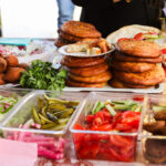Richtig authentische Speisen werden beim Fest zum Verkauf angeboten  So können die Besucher Gerichte der eritreischen, jamaikanischen, bosnischen sowie arabischen Küche probieren  Fotocredit: Bella Rink