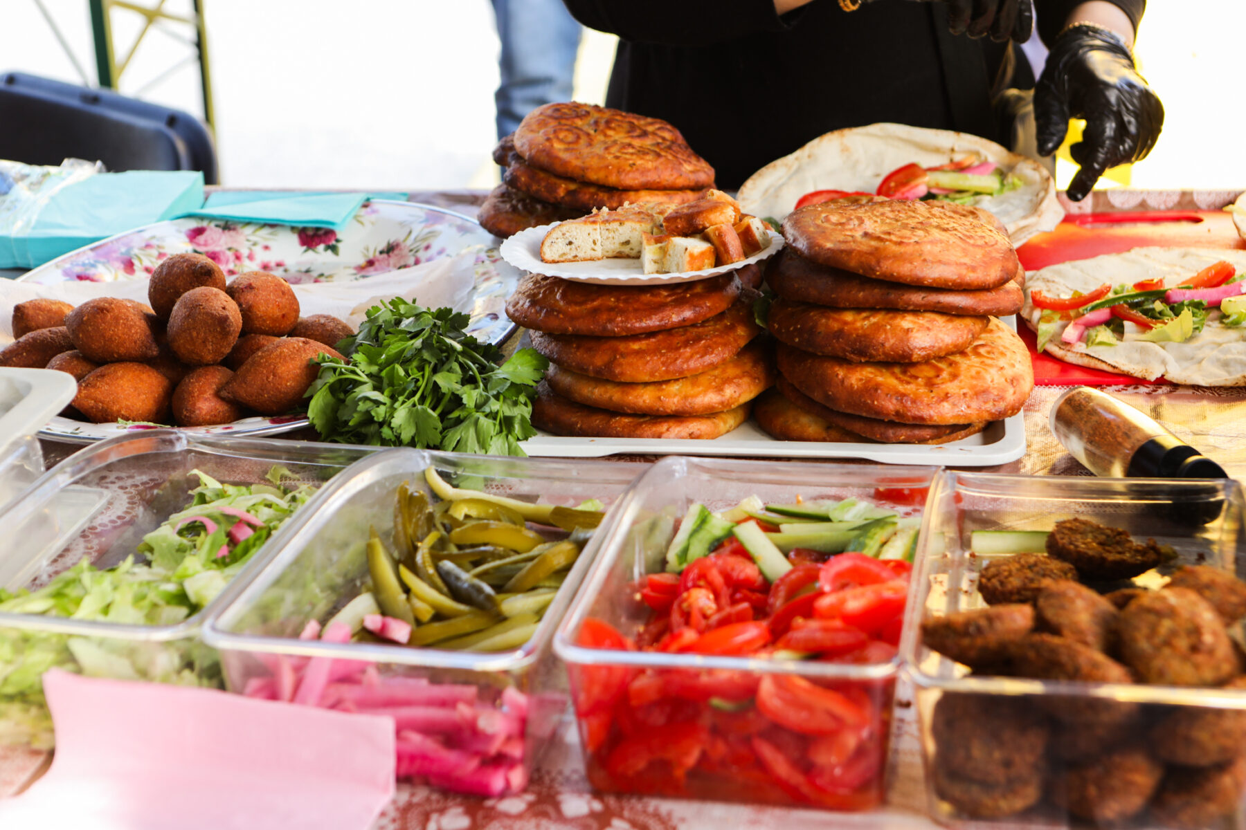 Richtig authentische Speisen werden beim Fest zum Verkauf angeboten So können die Besucher Gerichte der eritreischen, jamaikanischen, bosnischen sowie arabischen Küche probieren Fotocredit: Bella Rink