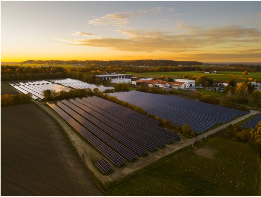 Der Solarpark „Hieringer Feld“ bei Burghausen: Die Vermarktung begann im November 2025, nun ist das von Anfang an limitierte Angebot an lokalem Solarstrom komplett verkauft 