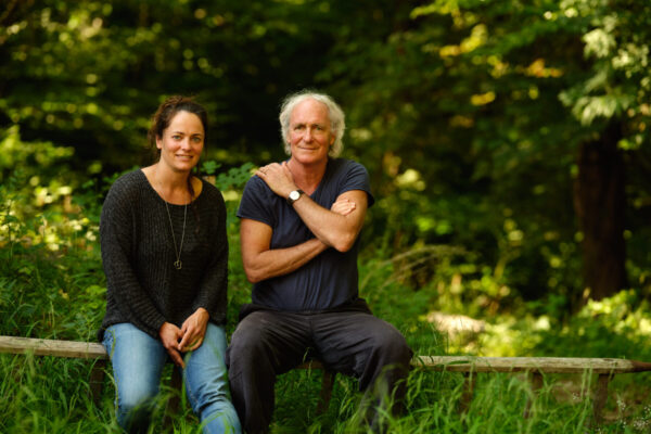 PIP_urheber6235_03 Ana und August Zirner lesen auf der Burg