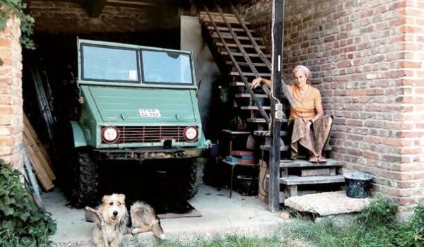 Analoge und digitale Archive verbinden – damit setzt sich die Fotografin und Künstlerin Verena von Gagern-Steidle mit ihrem Werk aus 35 Jahren auseinander, das ab kommenden Samstag, 18. Juli, im Haus der Fotografie gezeigt wird. Fotocredit: Stadt Burghausen/Haus der Fotografie