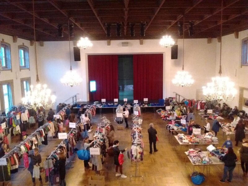 Kinderkleiderbasar Stadtsaal bearb ©S Ressel