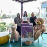 Familien & Sozialreferentin Johanna Schachtl (v l n r ), Christine Auberger und Judith Nitsch vom Haus der Familie freuen sich auf viele Kinder und Jugendliche, die ihre Spielsachen verkaufen  Fotocredit: Stadt Burghausen/Haus der Familie