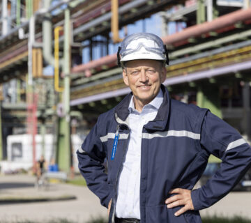Dr  Peter von Zumbusch, Werkleiter, Werk Burghausen