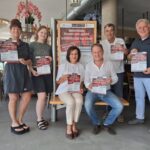 Sie stehen hinter dem Projekt Seniorenkino (v l ): Katrin Krumbachner (Landratsamt Altötting), Veronika Alfranseder (Seniorenbüro),  Claudia Semmler (Sprecherin der Arbeitsgemeinschaft Senioren Burghausen), Erster Bürgermeister Florian Schneider, Altbürgermeister Hans Steindl (VdK Ortsvorsitzender) und Heinz Donner (Seniorenreferent)  Fotocredit: Stadt Burghausen/tg