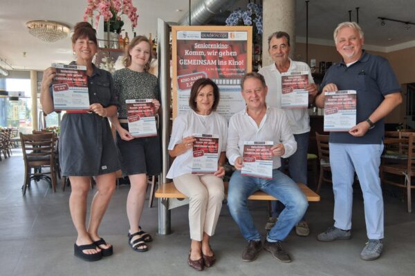 Sie stehen hinter dem Projekt Seniorenkino (v.l.): Katrin Krumbachner (Landratsamt Altötting), Veronika Alfranseder (Seniorenbüro),  Claudia Semmler (Sprecherin der Arbeitsgemeinschaft Senioren Burghausen), Erster Bürgermeister Florian Schneider, Altbürgermeister Hans Steindl (VdK-Ortsvorsitzender) und Heinz Donner (Seniorenreferent). Fotocredit: Stadt Burghausen/tg