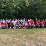 Eranstaltet werden die Camps von der Y E S  Sportmarketing GmbH  Hauptpartner sind 2026 die MSD Sharp & Dohme GmbH und Sonepar Deutschland GmbH  Foto: Beim Grenzenlos Camp kommen Jugendliche mit und ohne Behinderung zusammen, um gemeinsam die eigenen Grenzen zu überwinden  Beim Besuchstag konnten auch die Gäste aus Politik, Wirtschaft und Gesellschaft ihre eigenen Perspektiven in einem interaktiven Parcours wechseln  Fotocredit: Stadt Burghausen/tg