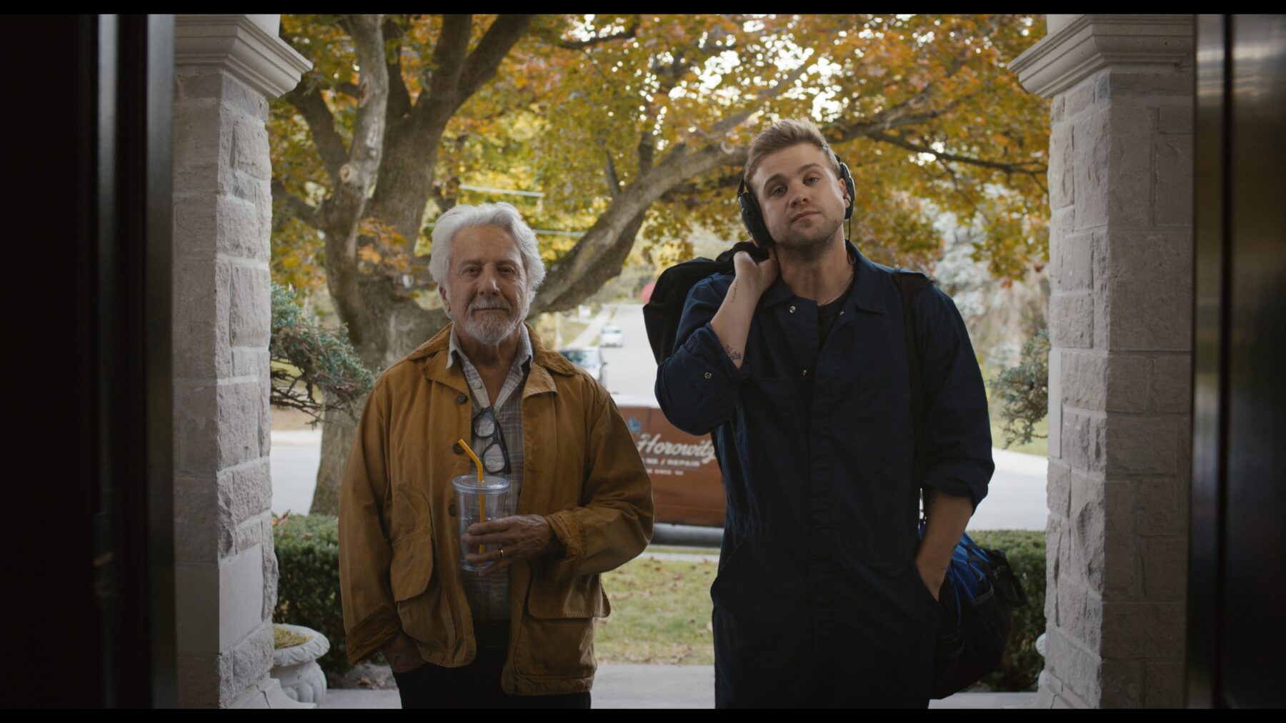 The piano tuner 01 Dustin Hoffmann und Leo Woodall c BlackBear