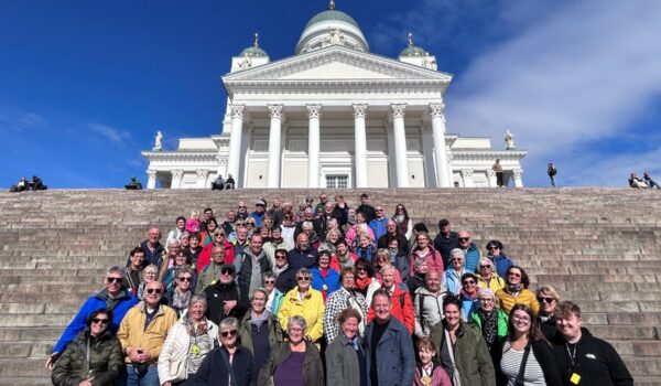 Gruppenfoto in Helsinki: Die finnische Hauptstadt war neben den drei Ländern des Baltikums Ziel der diesjährigen Burghauser Städtereise. Fotocredit: Stadt Burghausen