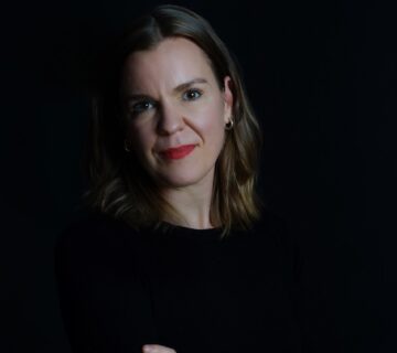 Regina Denk stammt aus Tann im Landkreis Rottal Inn und lebt heute wieder in ihrer niederbayerischen Heimat  Ihre Liebe zu dieser Landschaft und ihre genaue Kenntnis der Menschen und ihrer Lebenswelt prägen auch ihr Schreiben  Beruflich ist sie als Verlagsfrau und Lektorin tätig und leitet beim EMF Verlag das Lektorat für Belletristik und Sachbuch 