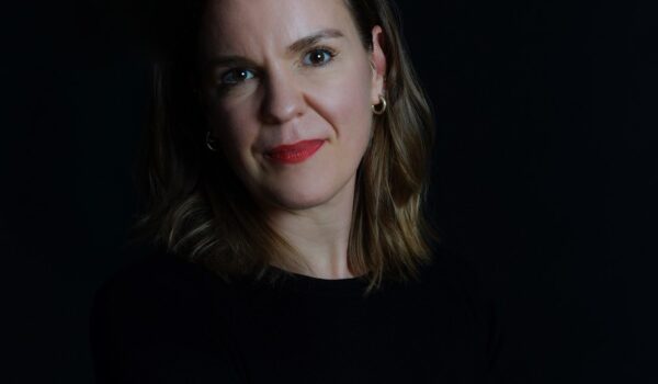 Regina Denk stammt aus Tann im Landkreis Rottal-Inn und lebt heute wieder in ihrer niederbayerischen Heimat. Ihre Liebe zu dieser Landschaft und ihre genaue Kenntnis der Menschen und ihrer Lebenswelt prägen auch ihr Schreiben. Beruflich ist sie als Verlagsfrau und Lektorin tätig und leitet beim EMF Verlag das Lektorat für Belletristik und Sachbuch. Regina Denk stammt aus Tann im Landkreis Rottal-Inn und lebt heute wieder in ihrer niederbayerischen Heimat. Ihre Liebe zu dieser Landschaft und ihre genaue Kenntnis der Menschen und ihrer Lebenswelt prägen auch ihr Schreiben. Beruflich ist sie als Verlagsfrau und Lektorin tätig und leitet beim EMF Verlag das Lektorat für Belletristik und Sachbuch.
