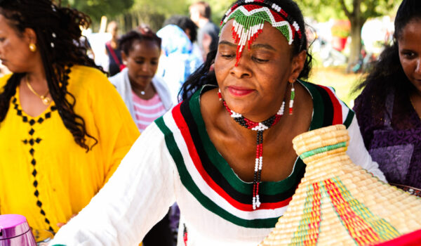 PM 184 Viele verschiedene Kulturen sind vertreten Foto Stadt Burghausen Fest der Kulturen im Stadtpark Burghausen Stand up for Jamaica e.V.: Jamaikanische Küche